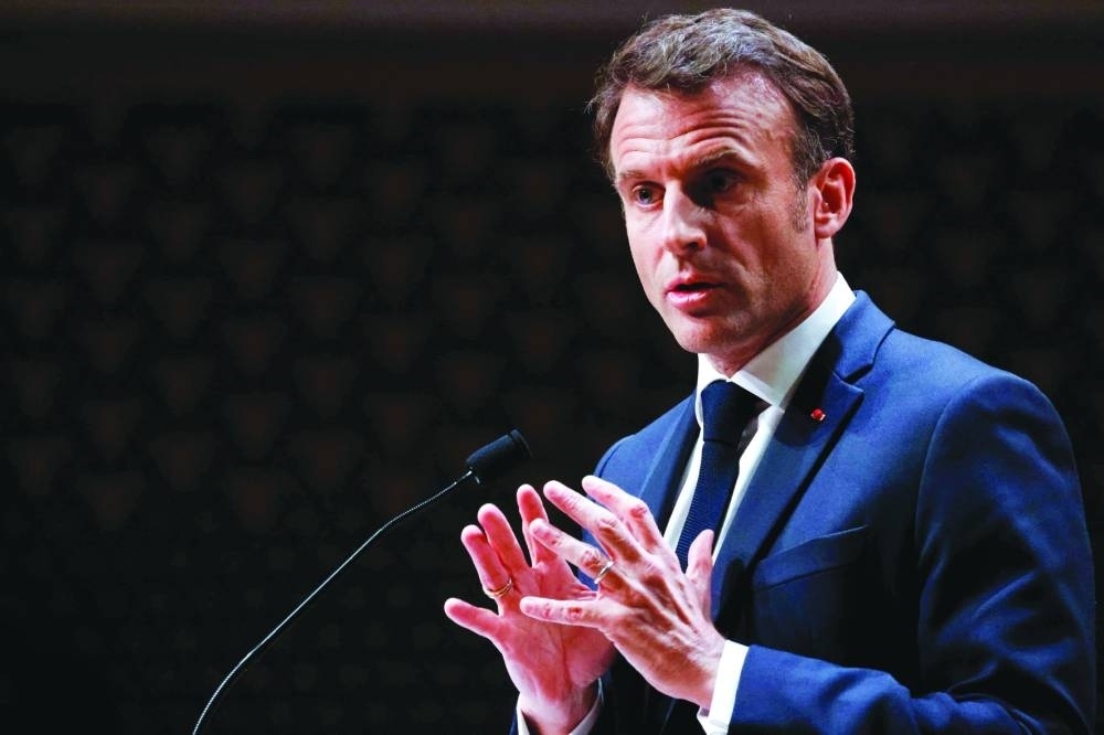 Tổng thống Pháp Macron liên tục bị ngắt lời khi đang phát biểu về chủ quyền châu Âu